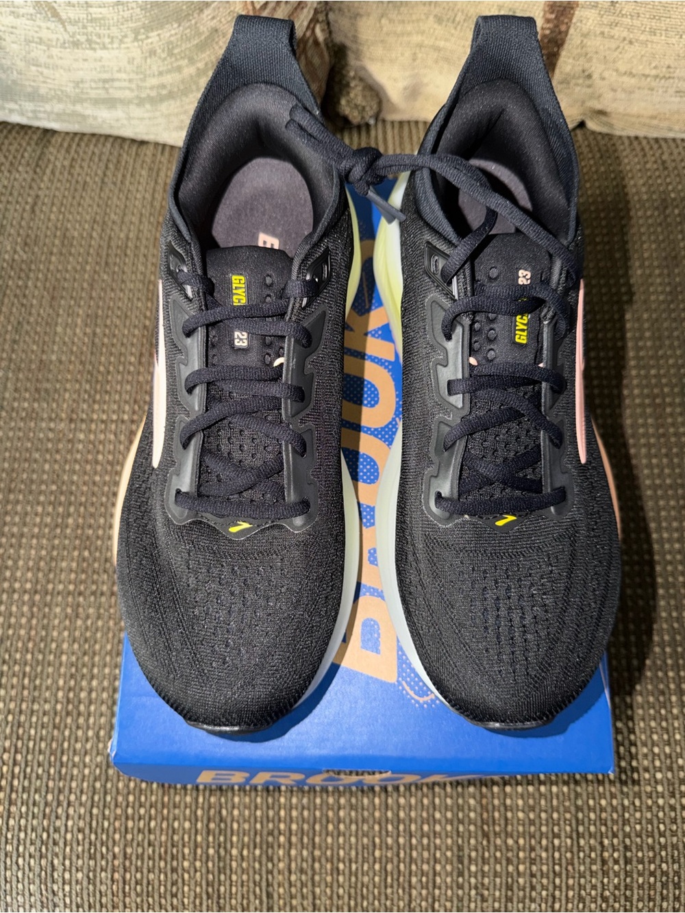 Brooks Glycerin 23 Women’s Running Shoes Black/Pink Lace-Up Low Top B NWT Size 9